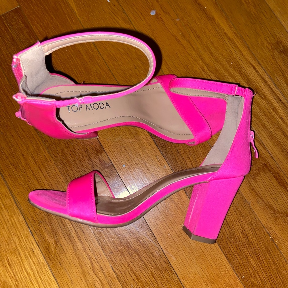 Bright pink heels!! 2-3 inch